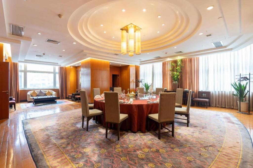 Dekin Hotel Chongqing Jiefangbei Екстер'єр фото